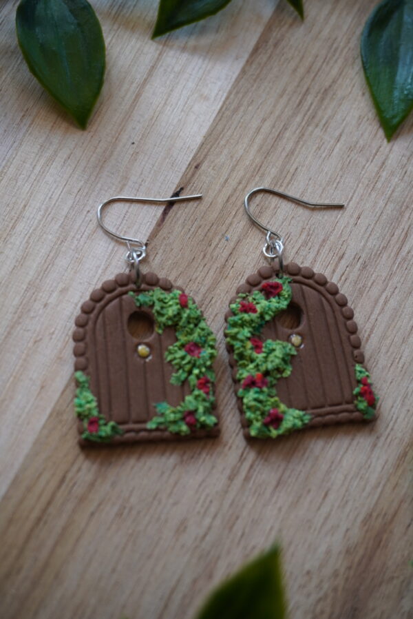 A Fairy Door (red flowers)
