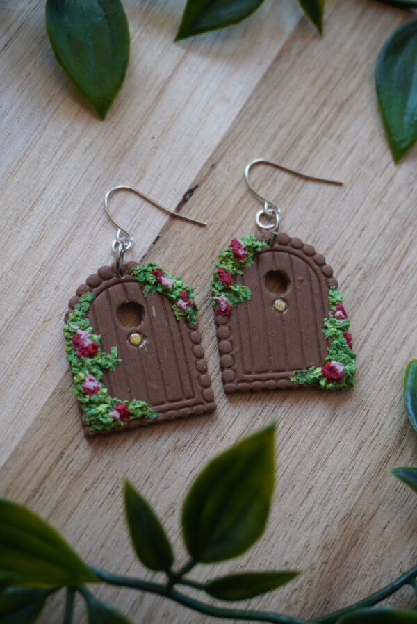 A Fairy Door (red and pink flowers)